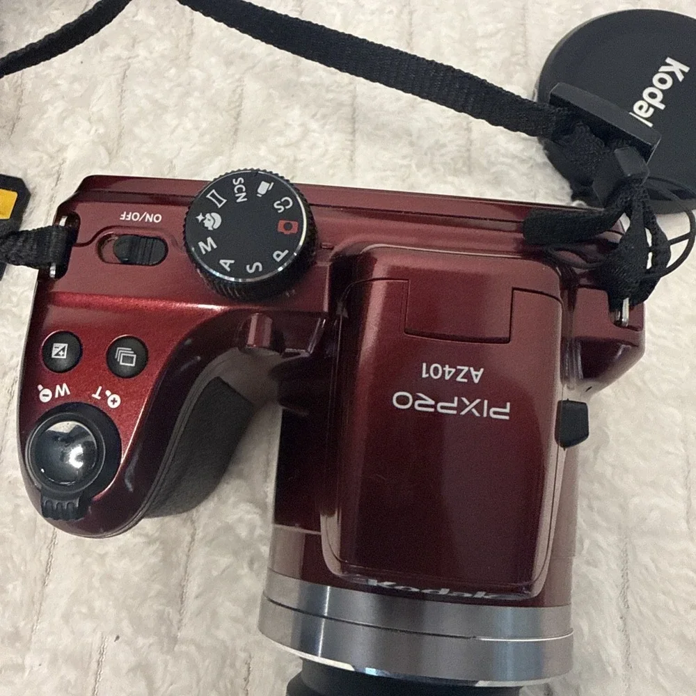 KODAK PIXPRO AZ401 Digital Camera 16MP 40X Zoom HD 720p  Ambico Bag SD Card RED